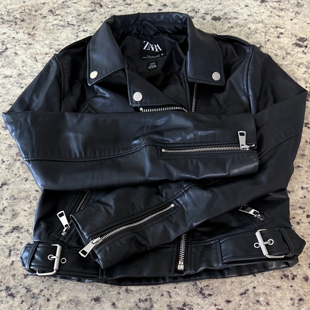 Zara Black Faux Leather Biker Jacket with Silver Hardware, cropped Mid-waist - Picture 2 of 8
